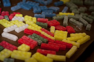 Lego-Torte - Lego-Steine aus Fondat vorbereiten