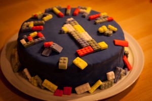 Lego-Torte - Dekoriert mit Lego-Steinen aus Fondant