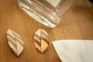 Haarspange aus Holz selbst gebastelt