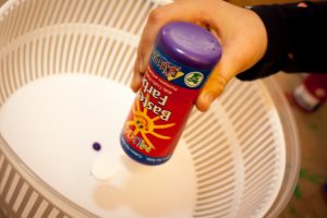 DIY Farbschleuder - Spin Art mit den Kids