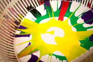 DIY Farbschleuder - Spin Art mit den Kids