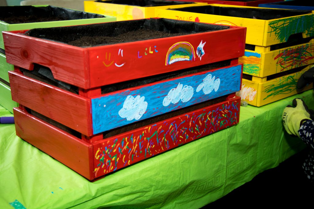 Kindergeburtstag - Hochbeet für Balkon oder Terrasse mit den Kindern bauen